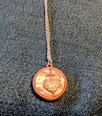 Collar DISNEY Villanos Blancanieves Espada y Corazón Chapado 18" Foto 1 de 4