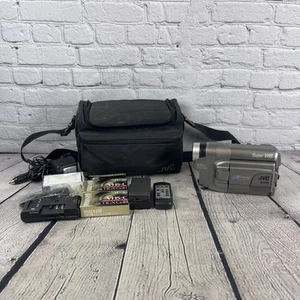 JVC GR-SXM520 Compact Super VHS Camcorder SVHSC 400x Digitalzoom Bundle getestet - Bild 1 von 13