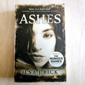Die Asche-Trilogie: Asche - Band 1 von Ilsa J. Bick (für die Tribute von Panem) - Bild 1 von 7