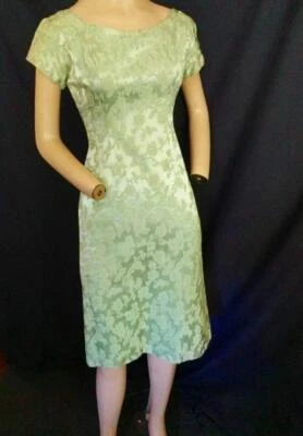 1950-е ВИНТАЖНОЕ СВЕТЛО-ЗЕЛЕНОЕ АЦЕТАТНОЕ ТОНКОЕ ПЛАТЬЕ НА МОЛНИИ СО СТРАЗАМИ ОТДЕЛКА МЕТАЛЛ БЮСТ 38 ДЮЙМОВ - Изображение 1 из 3