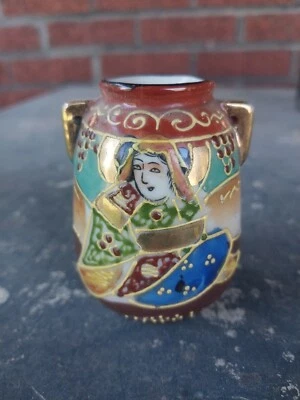 Takito Company (TT) Japanese hand-painted small vase - Image 1 of 3