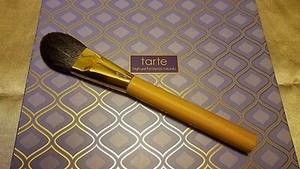 Tarte LIMITED EDITION Blushing Beauty Vegan Bamboo Domed BLUSH BRUSH Neu! - Bild 1 von 2