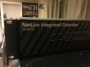 Controlador integrado AMX NI-3000 NetLinx® automatización del hogar con adaptadores de rack - Imagen 1 de 3