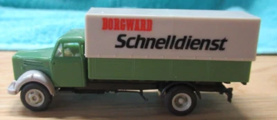 Camión de servicio Borgward escala HO fabricante desconocido Foto 1 de 4