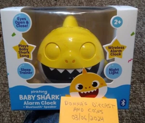 NEW NICKELODEON PINKFONG BABY SHARK ALARM CLOCK BLUETOOTH SPEAKER SOUND MACHINE - Picture 1 of 8