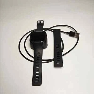 Fitbit Versa Original Smartwatch & Tracker, größenverstellbar - Bild 1 von 4