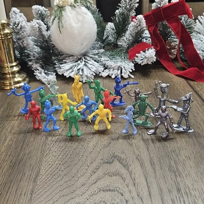 Figuras extraterrestres espaciales de plástico vintage Foto 1 de 4