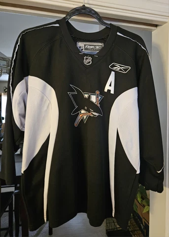 SAN JOSE SHARKS JOE THORNTON PRACTICE JERSEY 2007...BOYS XL..FITS LIKE MEN SMALL Cover