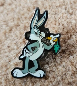 1993 CAROTA CONIGLIO BUGS IN MANO - WARNER BROS. SPILLA LOONEY TUNES vintage - Foto 1 di 1