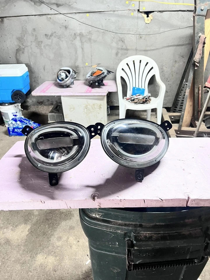 Conjunto de faros antiniebla Fiat 500x Mopar 68438799AA/68439771AA 2016-22 como nuevo Foto 1 de 4