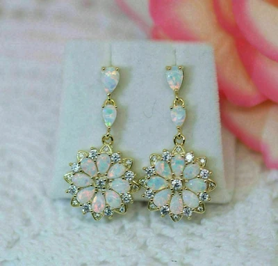 Pendientes colgantes colgantes de diamantes de ópalo de fuego talla pera de 3 quilates de oro amarillo de 14 k Foto 1 de 4