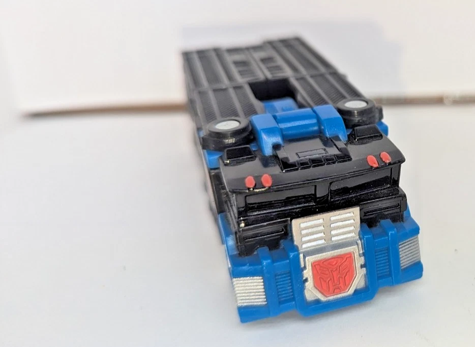 Transformers Ultra Magnus Complete Universe Spy Changers Walmart Exclusive - Imagem 1 de 1