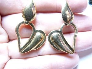 Pendientes perforados de colección en tono dorado colgantes de corazón recortados de Tailandia - Imagen 1 de 5