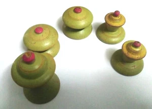 INDIEN VINTAGE HOLZ SCHACHFIGUREN FARBIG SORTIERT 28 TEILE ORIGINALFARBE - Bild 1 von 10