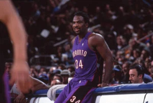 Toronto Raptors Charles Oakley looks on from the scorers table vs - Old Photo - Picture 1 of 1