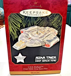 Star Trek Deep Space 9 USS Defiant Hallmark Keepsake Ornament Lights XMAS GIFT - Picture 1 of 4