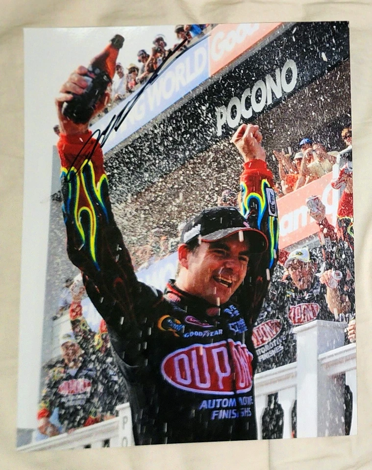 FOTO BRILLANTE JEFF GORDON **AUTOGRAFIADA** #24 DUPONT CONO WIN 8,5X11 Foto 1 de 1