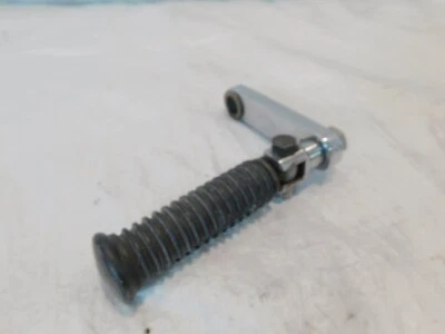 Soporte reposapiés trasero derecho Harley Davidson Softail Springer pasajero Foto 1 de 4