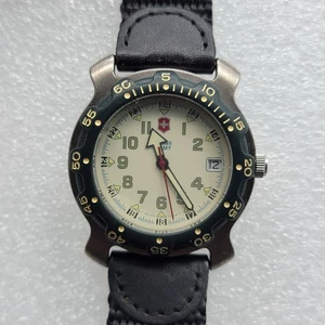 Swiss Army Herrenuhr 37mm Datumsanzeige schwarzes Band Swiss Made, läuft * - Bild 1 von 17