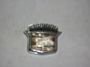 VINTAGE CADILLAC TRUNK EMBLEM LOCK FLIP COVER OEM 20107658 W 20107657 - Bild 1 von 2