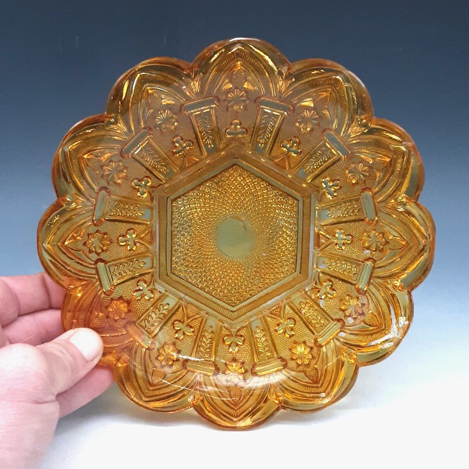 Antiguo 1840 BACCARAT LE CREUSOT Francés GÓTICO Encaje Pedernal Vidrio Ámbar 7.5" Plato Foto 1 de 4