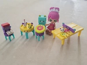 Shopkins Happy Places Mousy Hangout QUEENIE HEARTS Lil Shopkin & Accessories - Picture 1 of 8