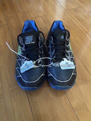 ASICS Pacchetto di 4 scarpe per bambini taglia 12 guarda le foto alcune sono di pre proprietà alcune sono nuove