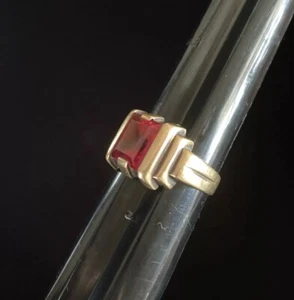 Vintage 10 Karat Yellow Gold Ring Size 11 Weight 4.9 Gram Red Gemstone - Picture 1 of 15