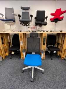 Nowy Styl 4ME MESH Bürostuhl mit Kopfstütze - Bild 1 von 3