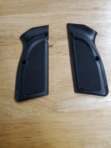 Browning factory Black Molded Contour Grips, Hi Power, P35, FN Herstal NOS - Picture 1 of 4