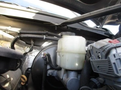 Cilindro maestro de freno usado se adapta a: Cadillac Escalade ESV 2018 grado A Foto 1 de 4