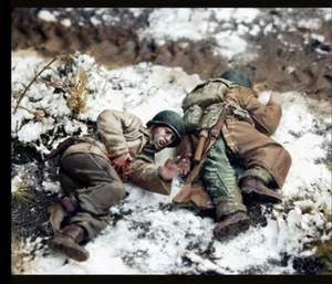 Maßstab 1:35 WWII American Soldiers Winter - Resin Battle Scene Figuren 2 Figuren - Bild 1 von 2