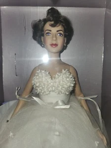 Franklin Mint Elizabeth Taylor Vinyl Portrait Doll In The White Tulle Gown - Picture 1 of 6