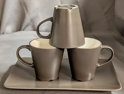 Juego de 3 tazas de té con patas de café marrón Ikea Dinera 12011 y 1 plato Foto 1 de 4