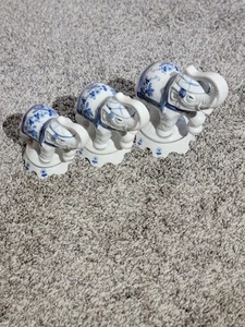 Decor Blue and White Porcelain/Ceramic Elephant Set of Three Figurine Vintage - Picture 1 of 14