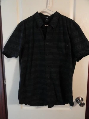 MENS OAKLEY BUTTON UP SHORT SLEEVE BLACK SHIRT SIZE LARGE 100% COTTON (TUB6) - Image 1 of 4