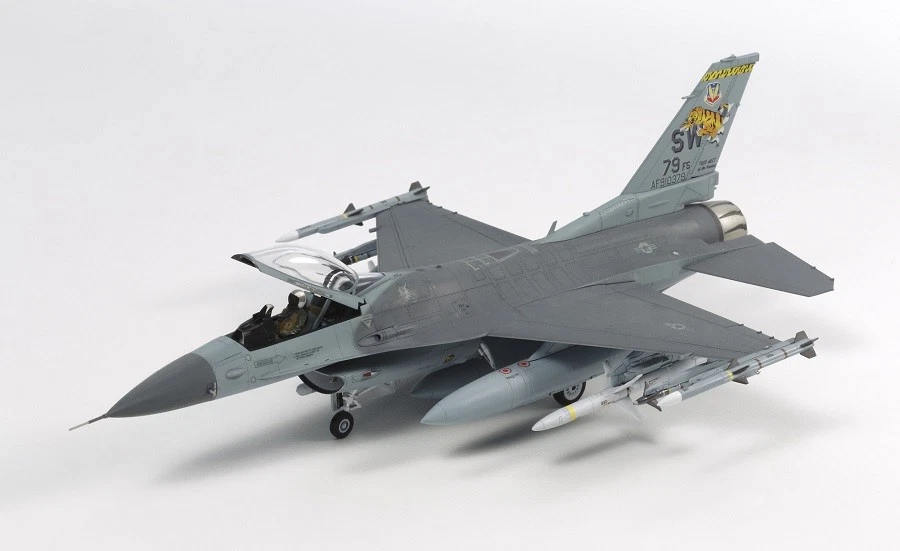 Tamiya 1/72 Aereo F-16cj Blocco 50 con lunga Equipaggiamento