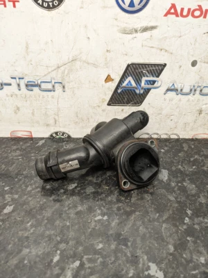 Audi S3 2.0 TFSI CDL 2008 - Carcasa termostato - 06F 121 111 H Foto 1 de 3