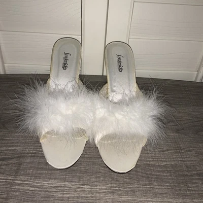 Sexy Tacones Sin Cordones Pluma Marfil DE COLECCIÓN FREDERICKS OF HOLLYWOOD Talla 9 Foto 1 de 4