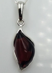 Tropfen-Anhänger IN 925er Argento Con Tiefrotem Ambra Collier Collana Bordeaux - Foto 1 di 10