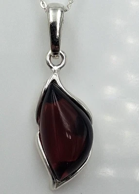 Tropfen-Anhänger IN 925er Argento Con Tiefrotem Ambra Collier Collana Bordeaux - Immagine 1 di 4