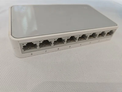 TP-Link TL-SF1008D Desktop Switch - Image 1 of 4