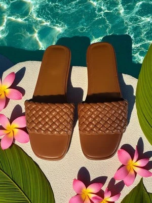 Sandalias planas Nine West para mujer, marrón, imitación cuero, tejido canasta, talla 7M Foto 1 de 4