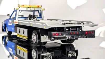 1998 Chevy Roll-Back Tow Truck w/ Lights & Porsche 928 NIB Danbury Franklin Mint - Image 1 of 4