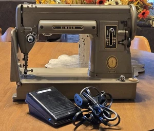 Máquina de coser Singer modelo 301A vintage años 50 con pedal  - Imagen 1 de 23