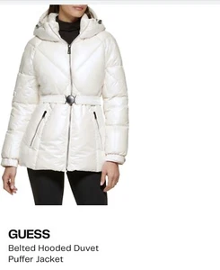 Chaqueta tampón edredón GUESS con cinturón (estilo como se ve en Gal Gadot) talla grande. - Imagen 1 de 2