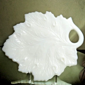 Vintage Fenton Glass Milk Glass Leaf pattern handled dish #5116 - Picture 1 of 11