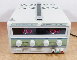 Mc Voice DC Power Supply DF 3020A 0-30V 0-20A Regelbares Labor-Netzteil - Afbeelding 1 van 8