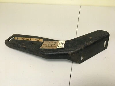 通用 NOS 1968 别克 Electra 右后保险杠支架 1363098 — 第 1/4 张图片