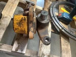 Hyster Forklift 136626 Steering Knuckle Spindle With Hub - Picture 1 of 10